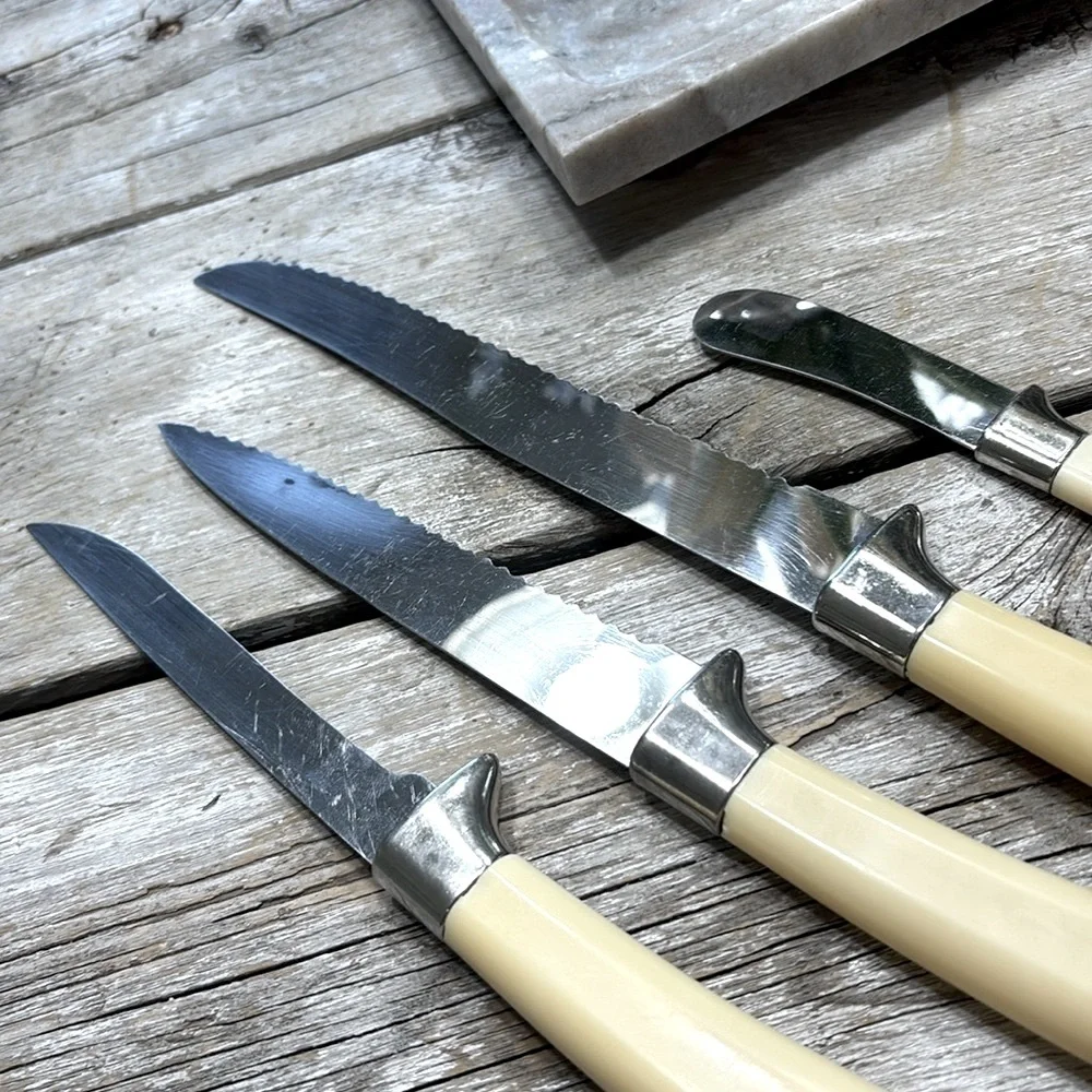 8 Vintage Regent Sheffield Knives. Marked England Stainless Steel MCM